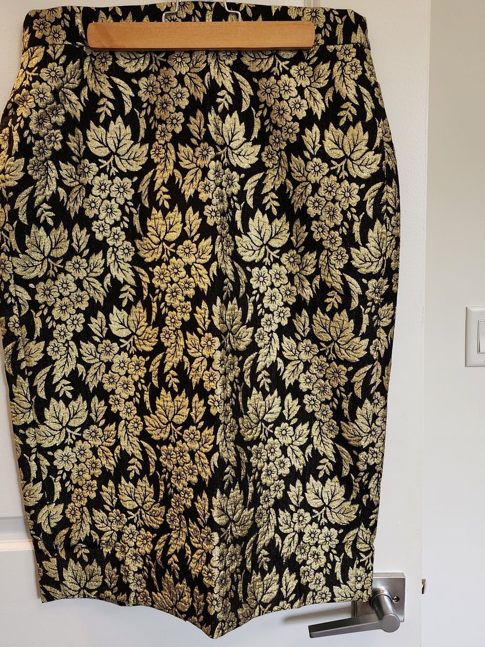 NWT J. Crew Black and Gold Floral Jacquard Pencil Skirt